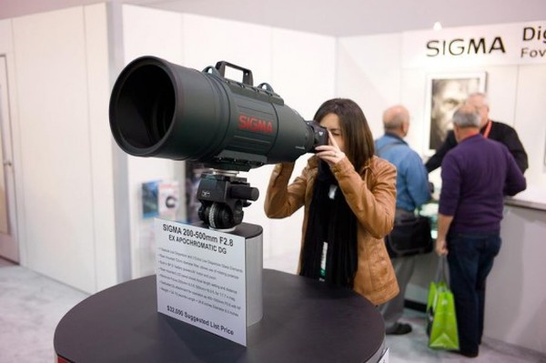 sigma-135-f2-lens