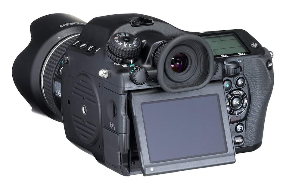 Pentax-645D-2014-medium-format-camera-01