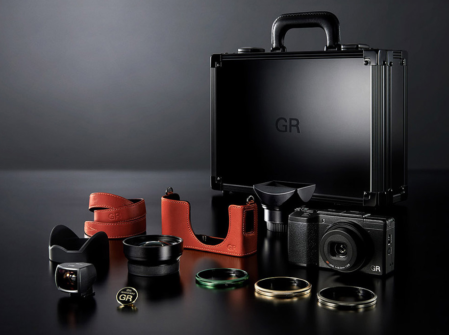 ricoh-announces-a-new-limited-edition-gr-ii-camera-kit-2