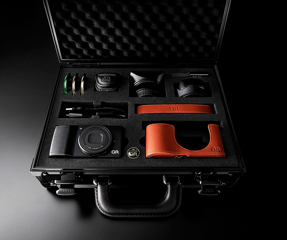 ricoh-announces-a-new-limited-edition-gr-ii-camera-kit