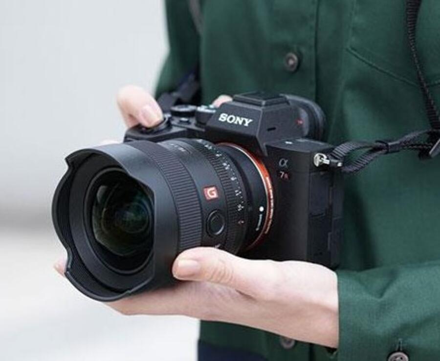 Here are the Sony FE 14mm f/1.8 GM Lens Images